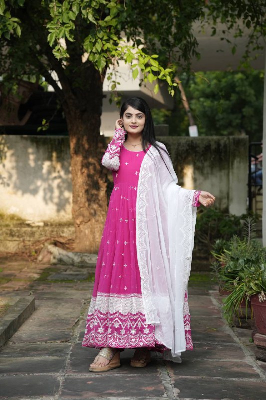 SIMRAN'S PINK GEORGETTE SUIT SET