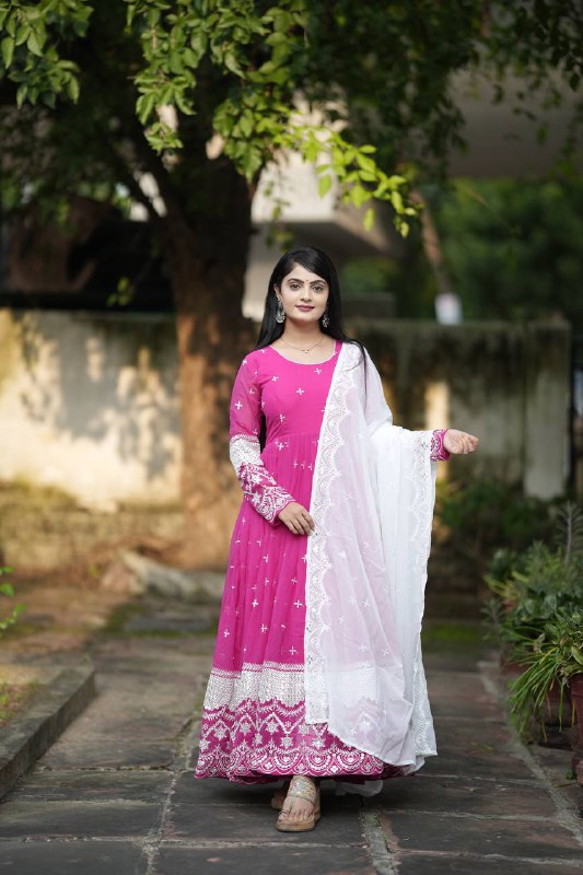 SIMRAN'S PINK GEORGETTE SUIT SET