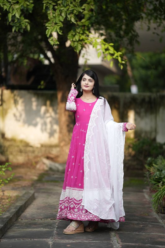 SIMRAN'S PINK GEORGETTE SUIT SET