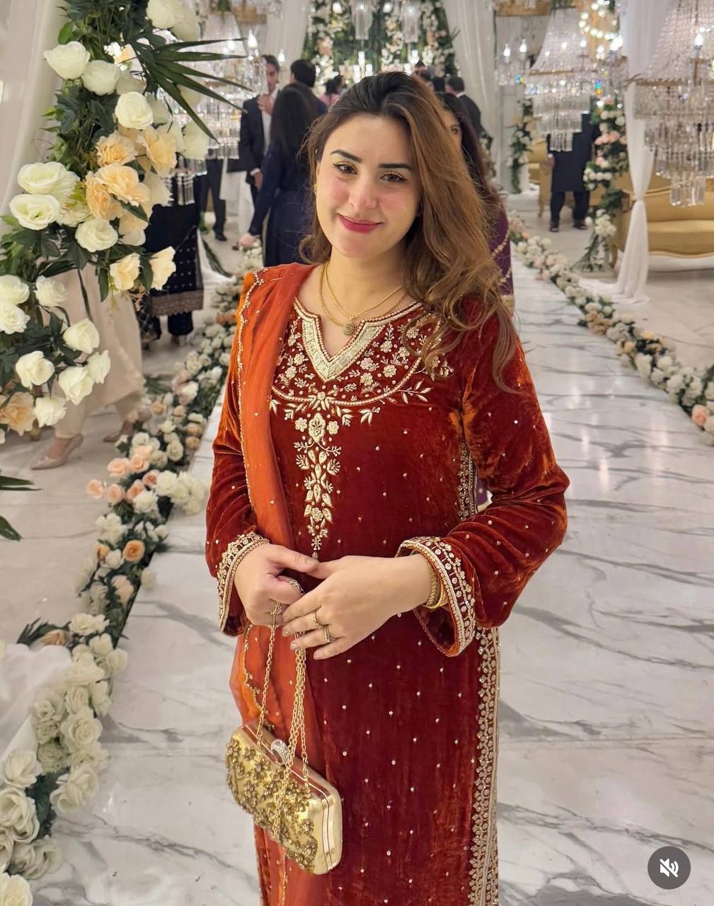 SHARJINA VELVET SUIT SET