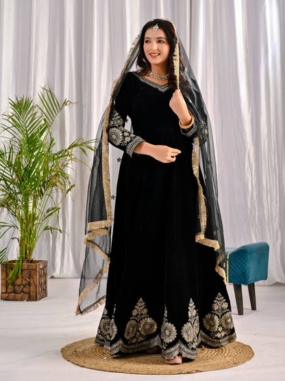JAKIRA BLACK VELVET ANARKALI SUIT SET