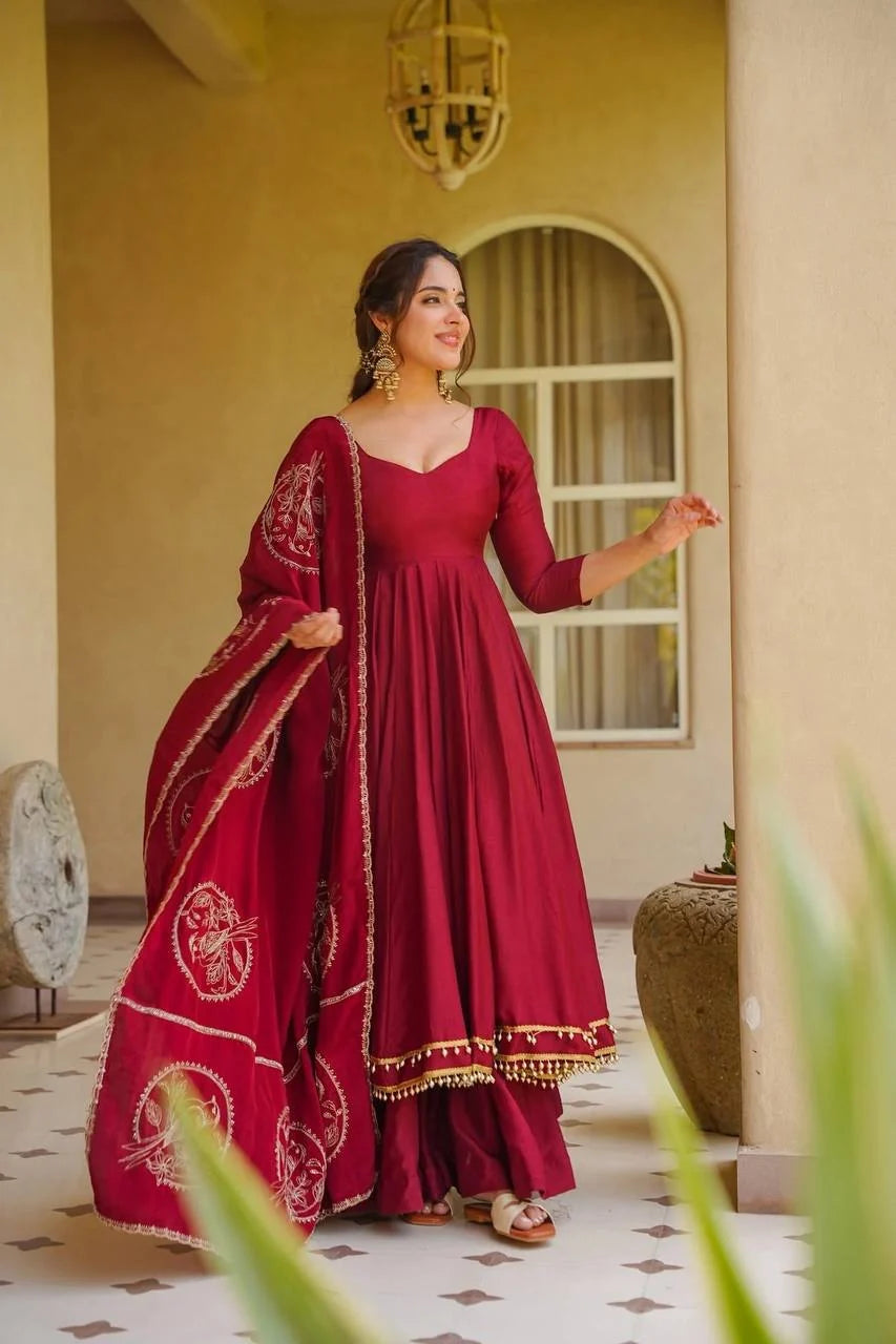 Zariya Heirloom Embroidered Anarkali Suit Set