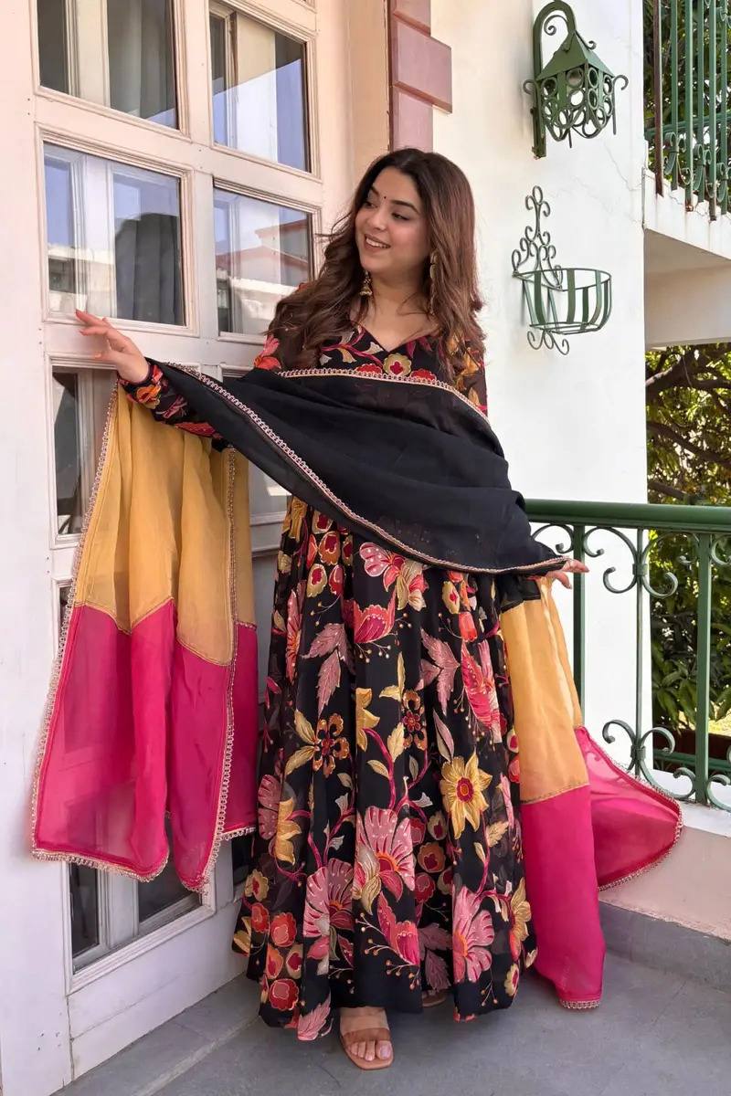 Aarna flower Black Anarkali Suit Set