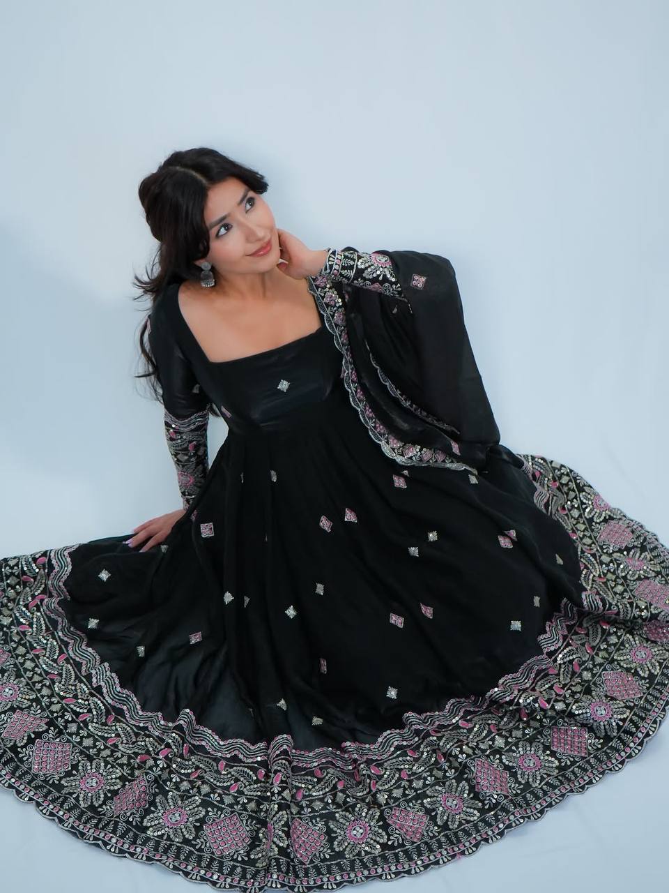SIYAH BLACK EMBROIDARY ANARKALI SUIT SET