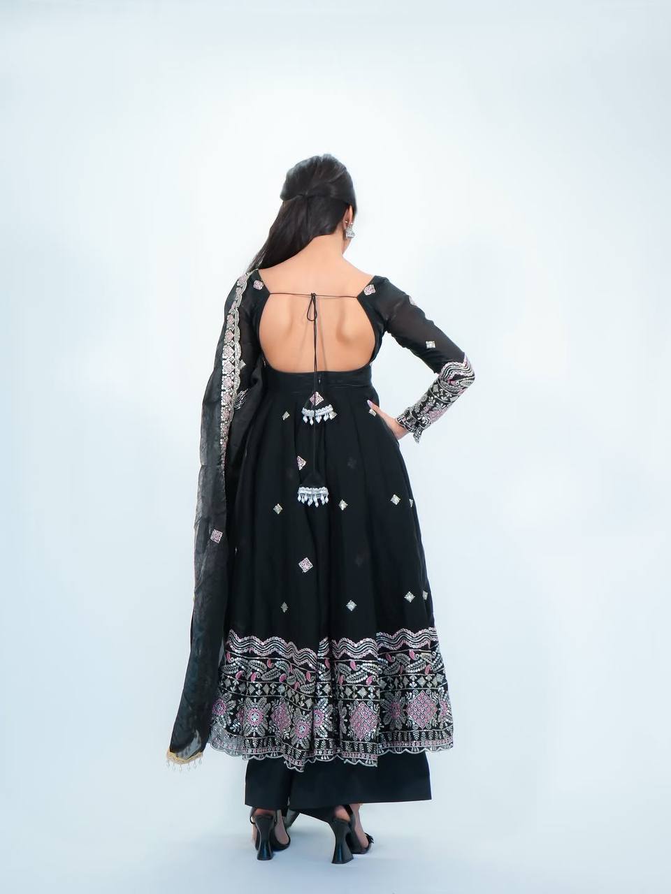 SIYAH BLACK EMBROIDARY ANARKALI SUIT SET