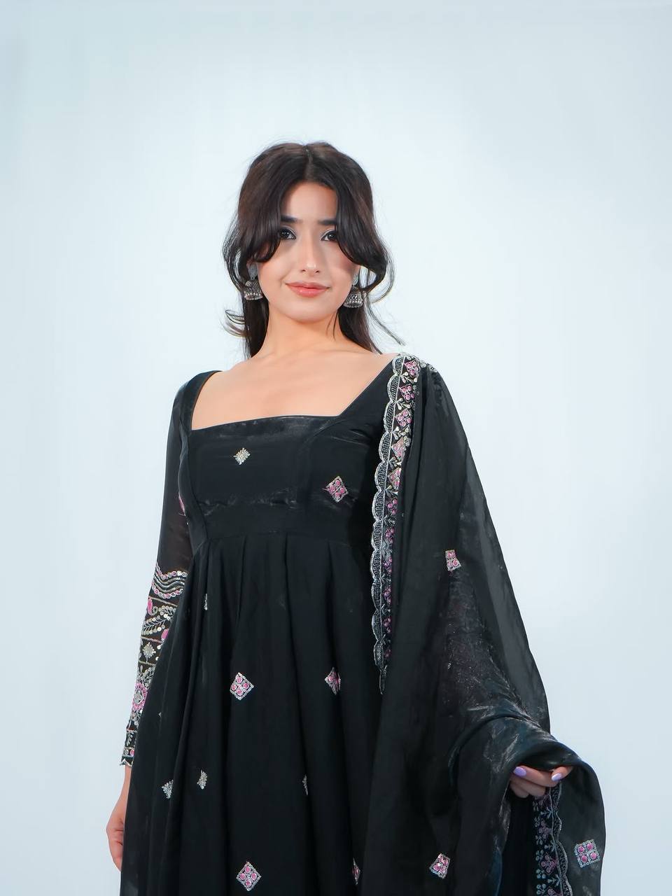 SIYAH BLACK EMBROIDARY ANARKALI SUIT SET