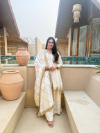 AAHNA WHITE FESTIVE KURTA SUIT SET