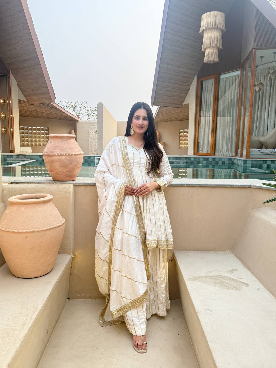 AAHNA WHITE FESTIVE KURTA SUIT SET