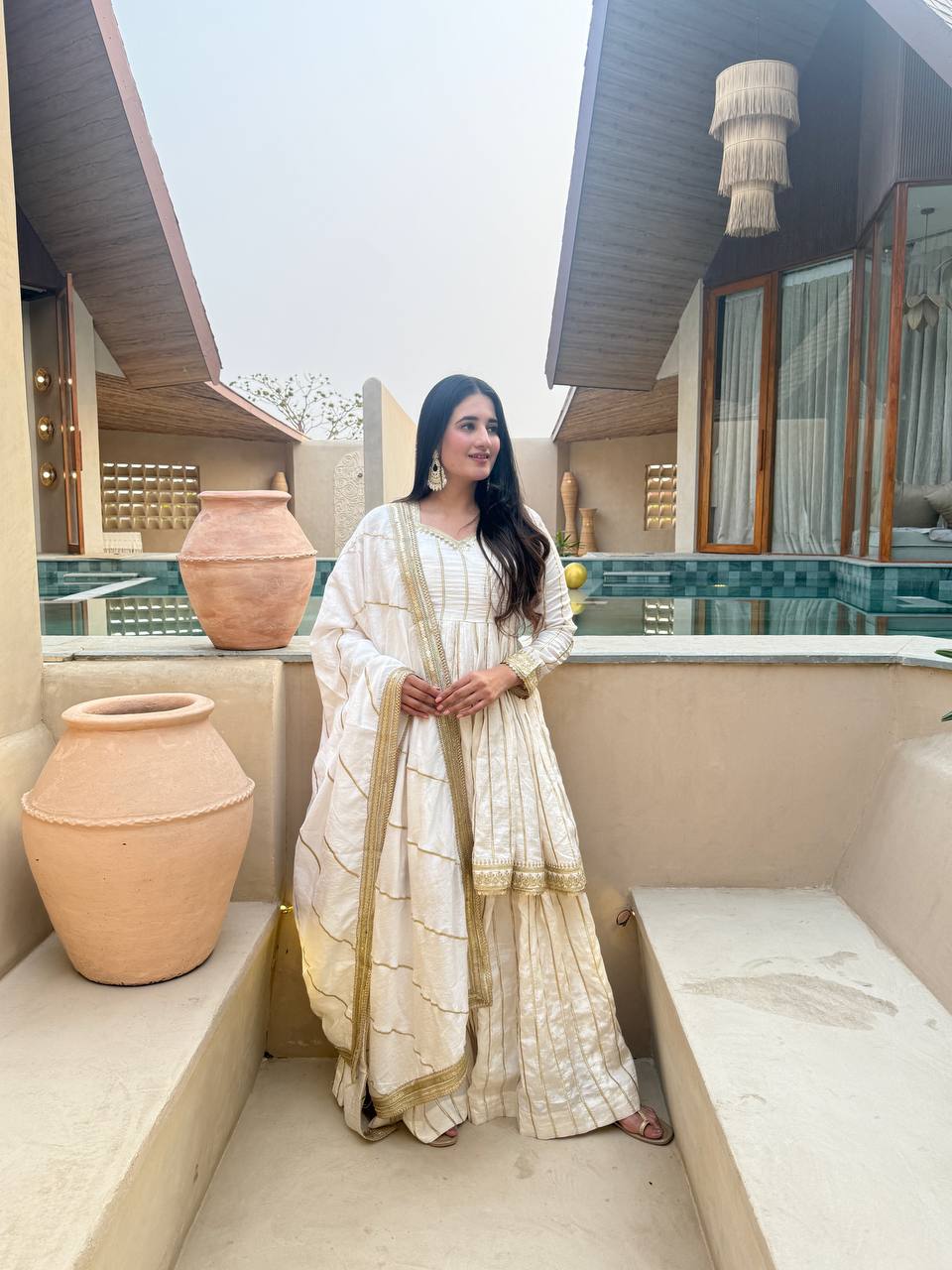 AAHNA WHITE FESTIVE KURTA SUIT SET