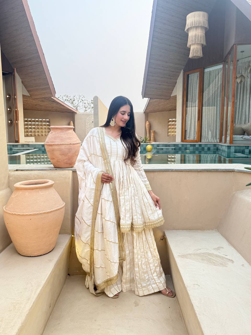 AAHNA WHITE FESTIVE KURTA SUIT SET