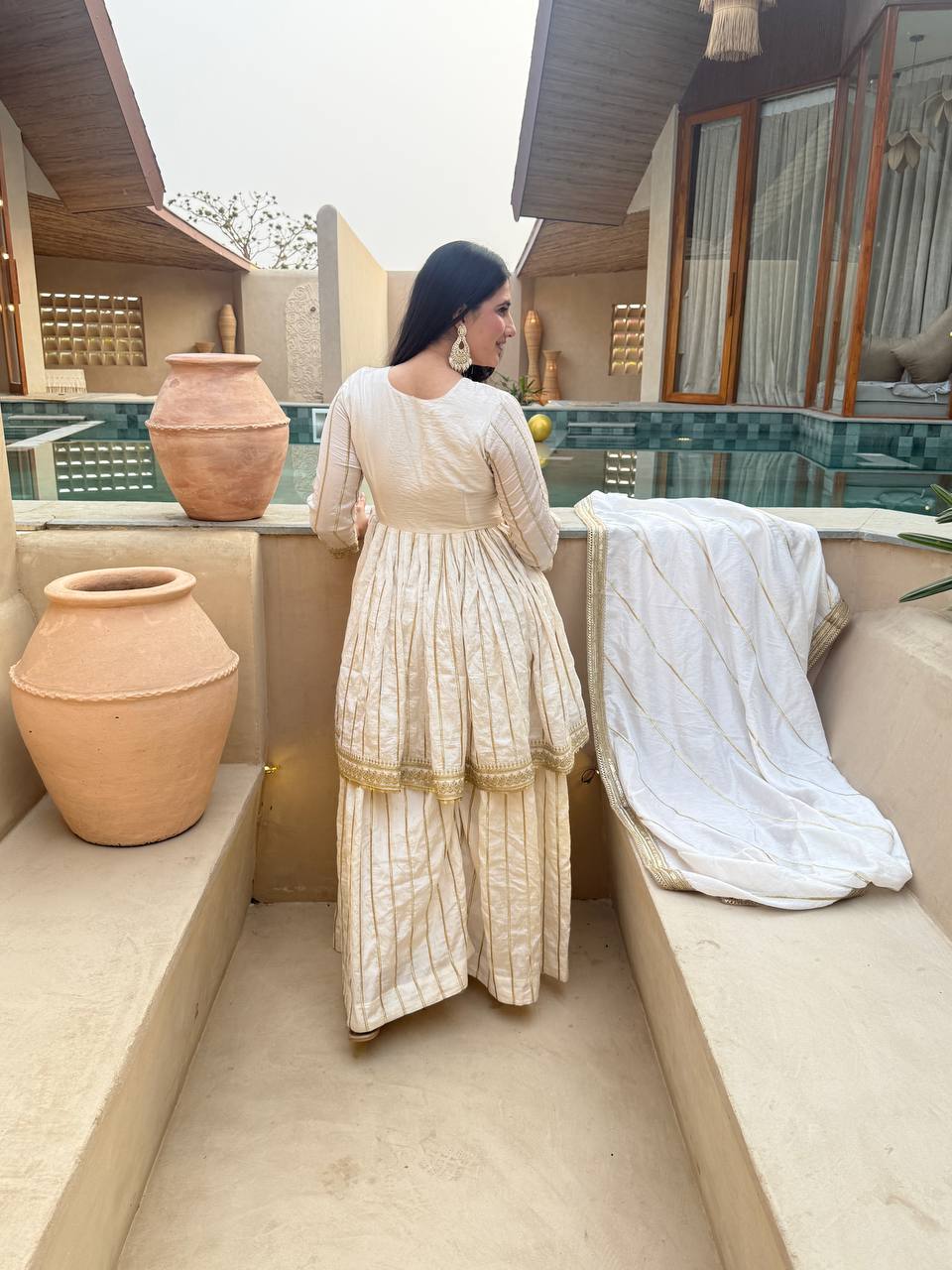 AAHNA WHITE FESTIVE KURTA SUIT SET