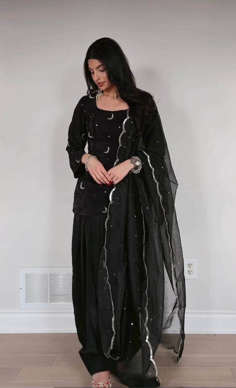 Diwali outfit for women kurta suit set