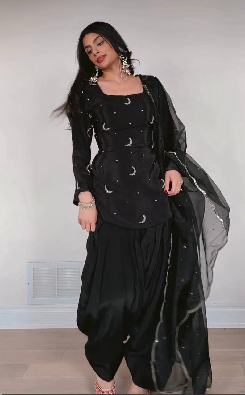 Diwali outfit for women kurta suit set