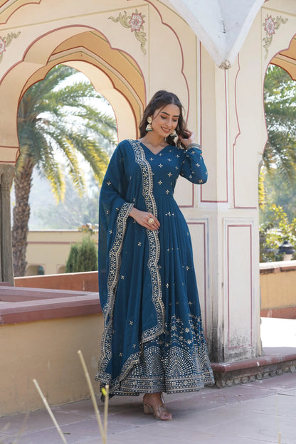 KAMOLIKA RAMA  EMBROIDERED SUIT SET