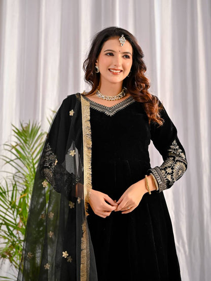 JAKIRA BLACK VELVET ANARKALI SUIT SET