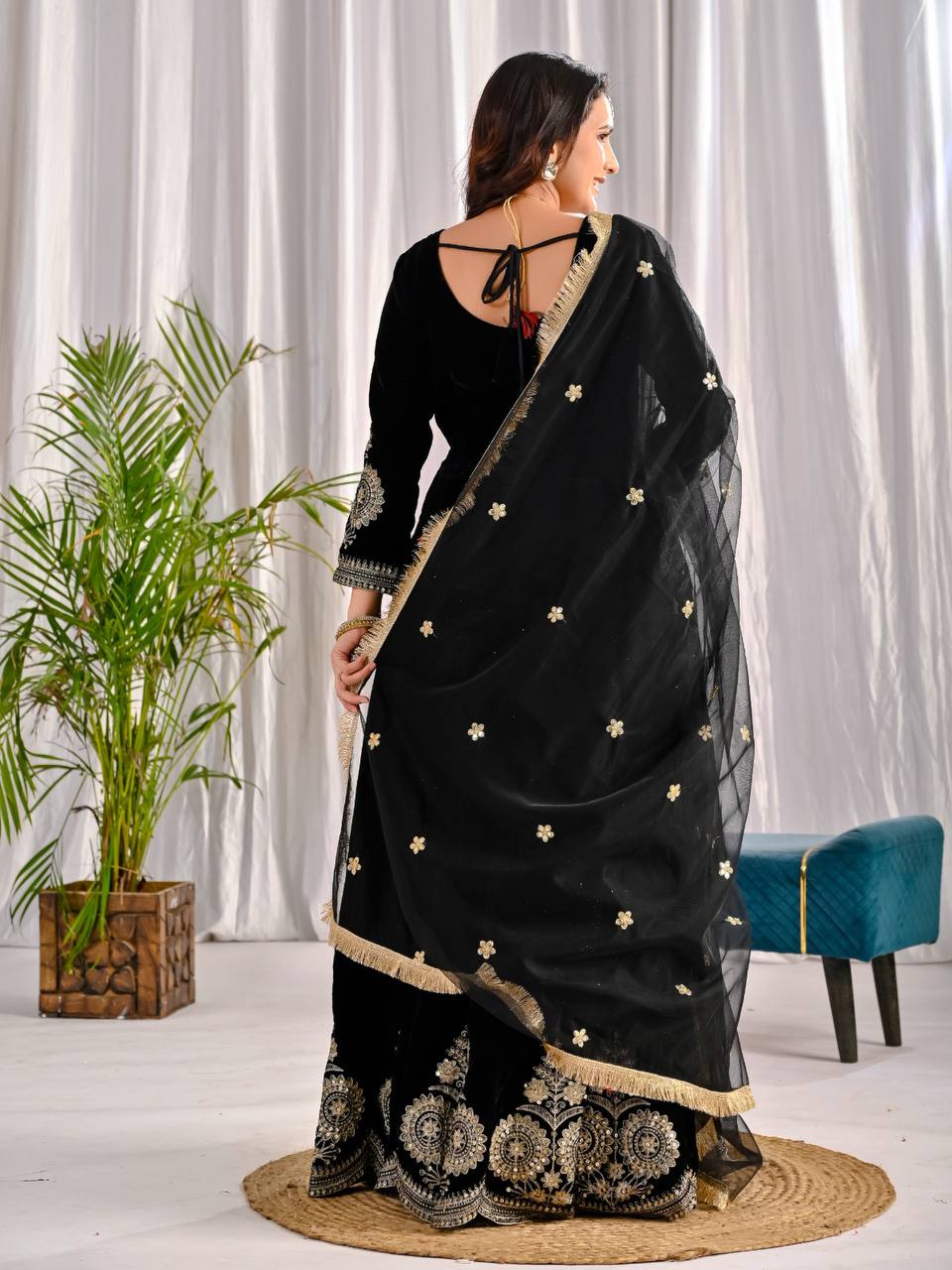 JAKIRA BLACK VELVET ANARKALI SUIT SET