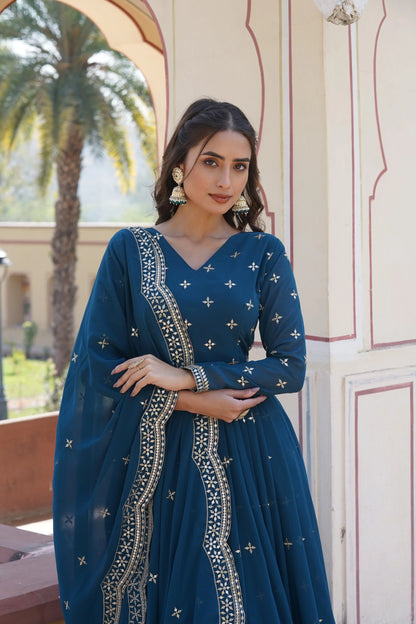 KAMOLIKA RAMA  EMBROIDERED SUIT SET