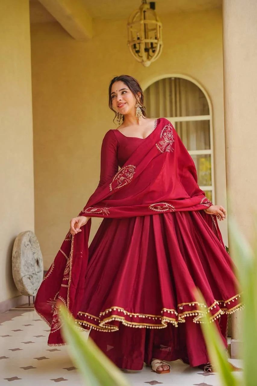Zariya Heirloom Embroidered Anarkali Suit Set