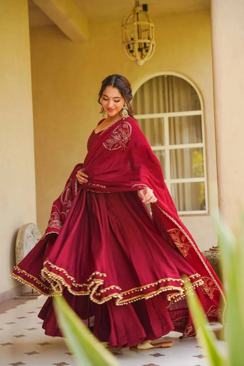 Zariya Heirloom Embroidered Anarkali Suit Set