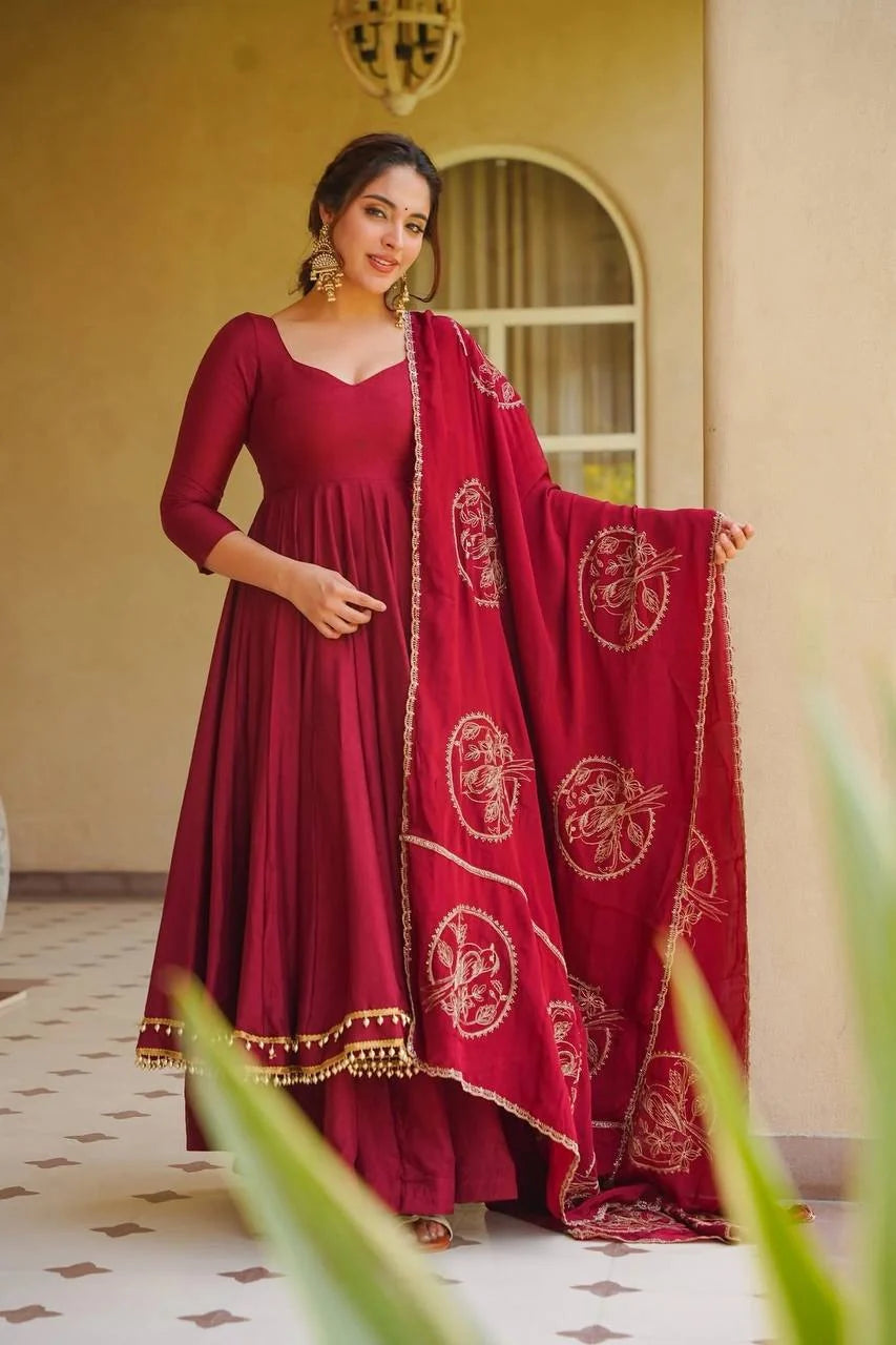 Zariya Heirloom Embroidered Anarkali Suit Set