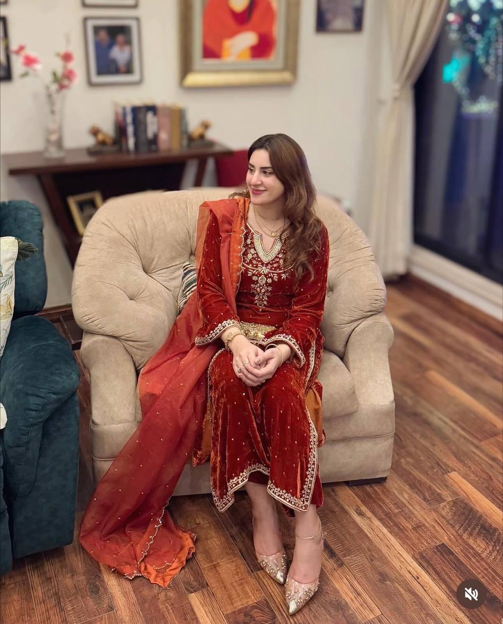 SHARJINA VELVET SUIT SET