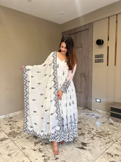 DIHU WHITE SUIT SET