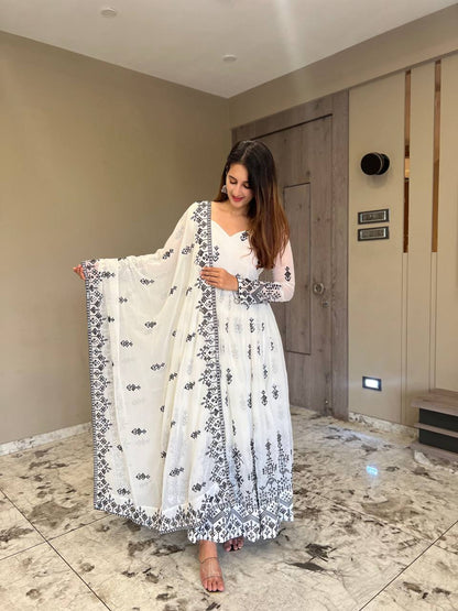 DIHU WHITE SUIT SET