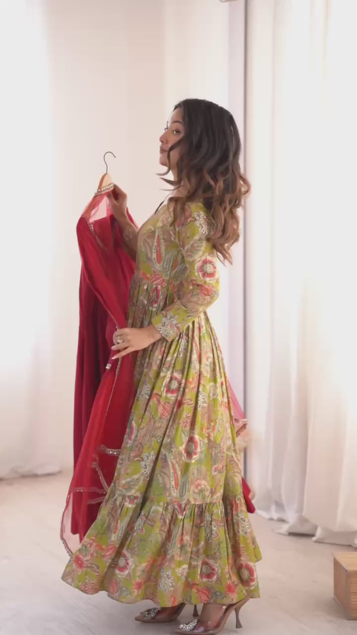 Afsana Laal Luxury Anarkali Suit Set