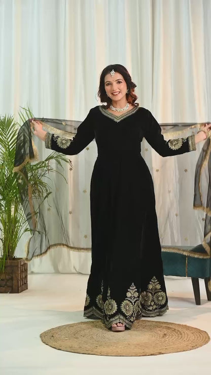 JAKIRA BLACK VELVET ANARKALI SUIT SET